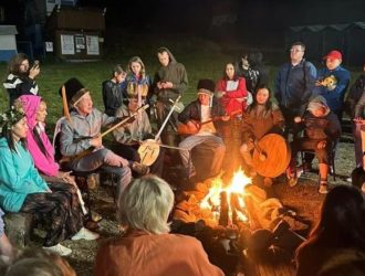 В Мысках прошел этнофестиваль «Ночь сказителей Кай Ээзи»