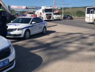 В ходе рейда госавтоинспекторы Кемерова проверили полсотни грузовых машин  