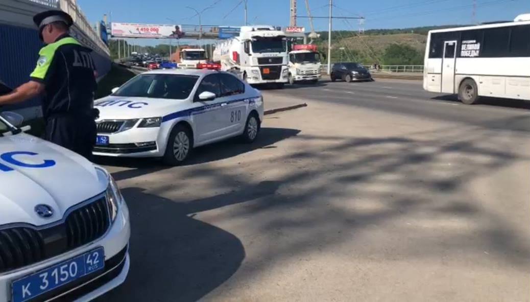 В ходе рейда госавтоинспекторы Кемерова проверили полсотни грузовых машин  