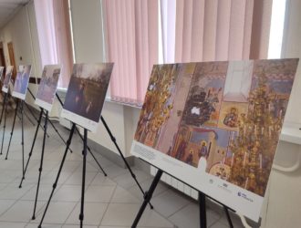 В Кемерове открылась фотовыставка «Хроники террора украинского неонацистского режима»