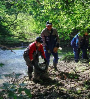 Волонтеры «Кузбассразрезугля» провели экосубботники на реках региона