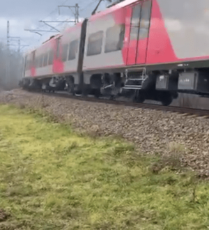 Пассажирский поезд Новокузнецк – Кисловодск попал под удар БПЛА в Ростовской области
