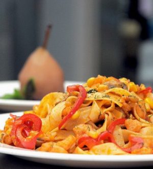 В Кузбассе сохранят бесплатное питание для студентов, получающих рабочие профессии