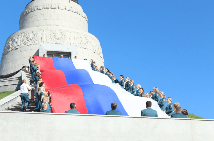 Митинги, викторины, выставки: в Кузбассе проходят  мероприятия в честь Дня Государственного флага