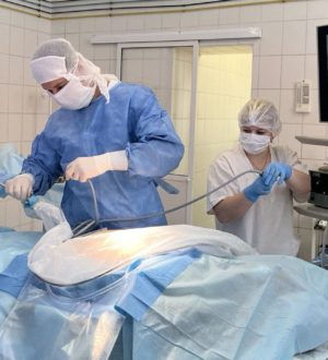 Огромную грыжу удалили новокузнецкие врачи у бойца СВО  