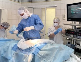 Огромную грыжу удалили новокузнецкие врачи у бойца СВО