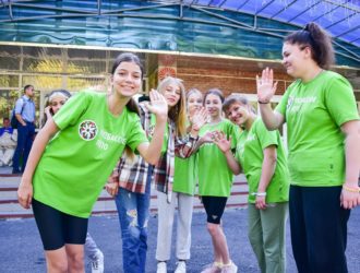 Почти 85 тысяч юных кузбассовцев отдохнули в детских летних лагерях