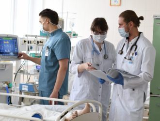 Кузбасские врачи достали с того света пациентку после остановки сердца