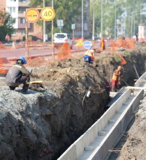 Меняют трубы, укладывают асфальт: в Кемерове ремонтируют Инициативную улицу