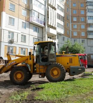 В Кемерове начали ремонтировать многострадальный двор на Ленинградском проспекте