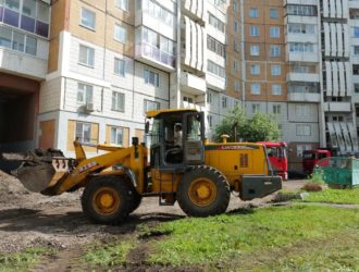 В Кемерове начали ремонтировать многострадальный двор на Ленинградском проспекте