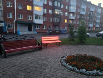 Светящиеся скамейки появились в Кемерове