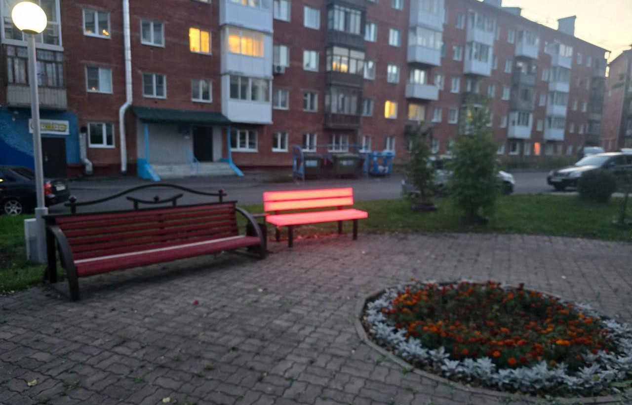 Светящиеся скамейки появились в Кемерове