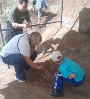 На родине динозавров в Чебулинском округе открыли Всекузбасскую неделю палеонтологии