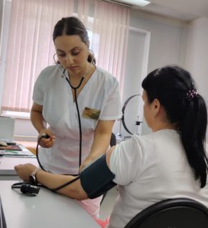 Жителей Новокузнецка лечит врач из Марокко