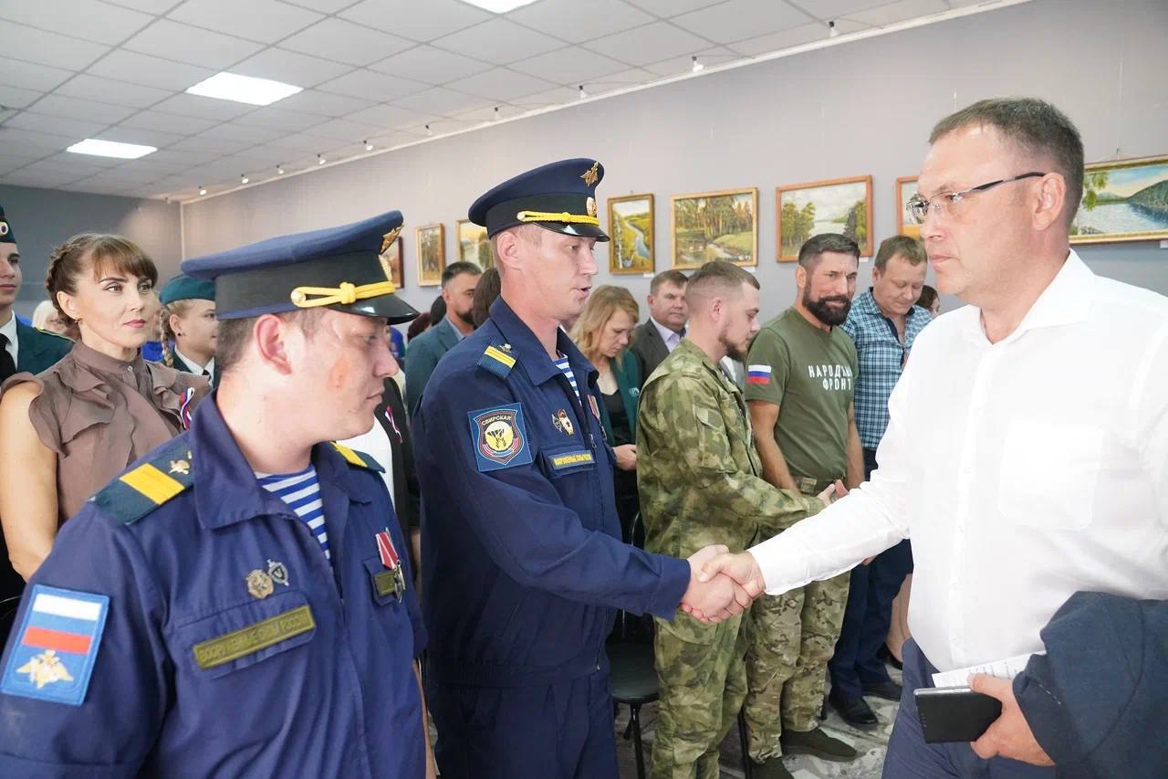 Губернатор Кузбасса встретился с волонтерами отряда «Мы вместе» в Промышленновском районе
