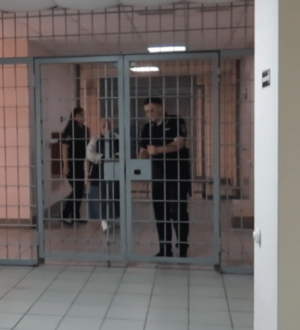 Обещала снять порчу с ребенка: в Ленинске-Кузнецком задержали лжецелительницу, обокравшую семью на 2 млн рублей