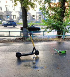 В Новокузнецке 4-летнего ребенка на тротуаре сбил водитель электросамоката