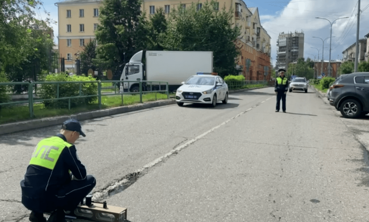 В Кузбассе сотрудники ГИБДД обследуют дороги вблизи школ