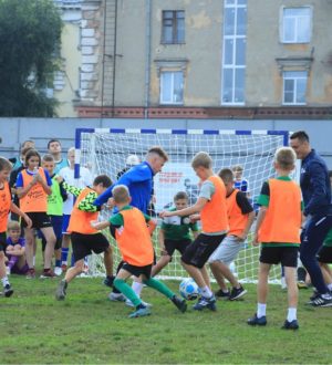 Амбассадоры РФС провели футбольный фестиваль для детей в Новокузнецке