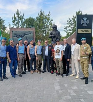 Памятник «Героям» установили в Тайге