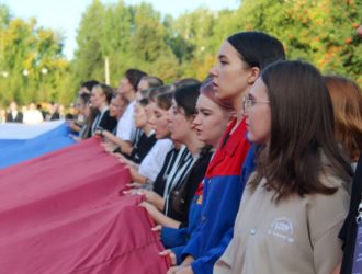 Студенческие отряды Кузбасса приняли участие в мероприятии ко Дню Государственного флага