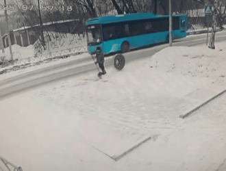 Новокузнечанин, который был сбит отлетевшим от автобуса колесом, получит компенсацию