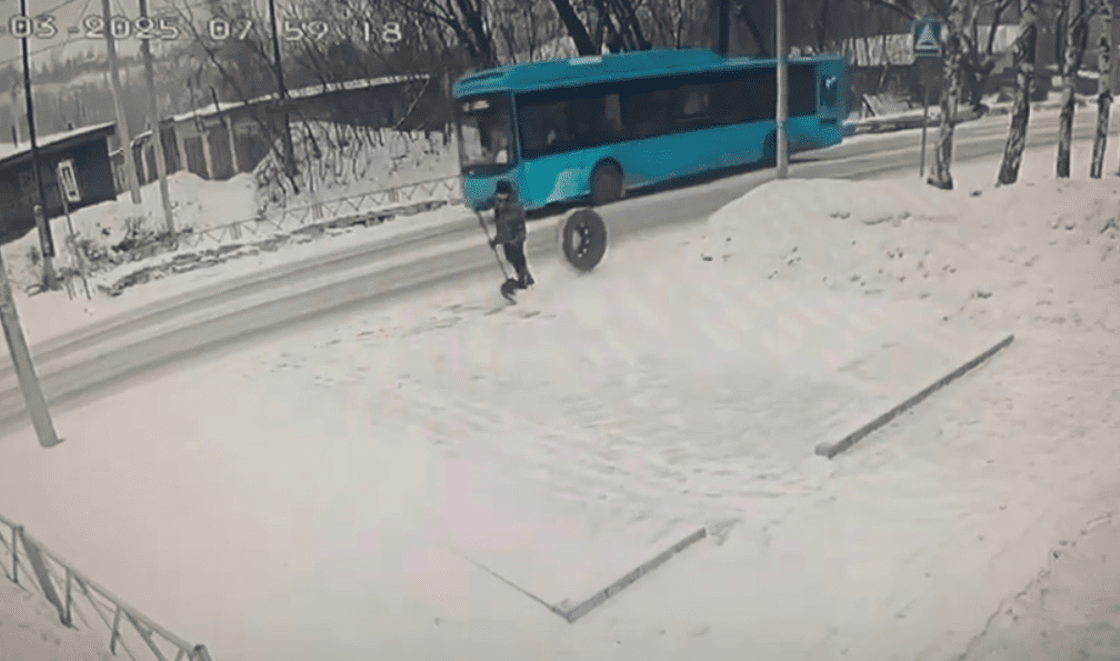 Новокузнечанин, который был сбит отлетевшим от автобуса колесом, получит компенсацию