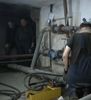 Коммунальщики Новокузнецка готовят дома к предстоящему отопительному сезону