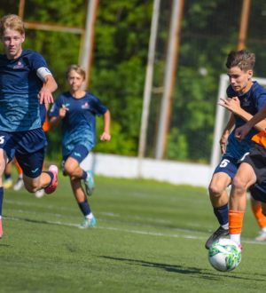 Новокузнецкие футболисты, выступающие в ЮФЛ, проиграли соперникам из Омска