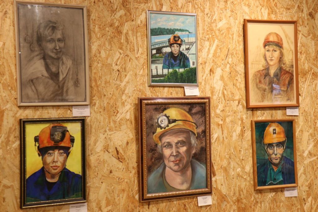 В Белове открылась выставка-конкурс «Шахтерский характер»