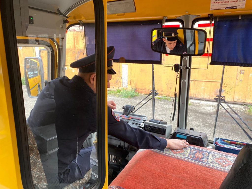 В Кузбассе в преддверии нового учебного года проверяют школьные автобусы