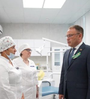 Губернатор Кузбасса посетил отделение Кузбасской стоматологической поликлиники в Березовском