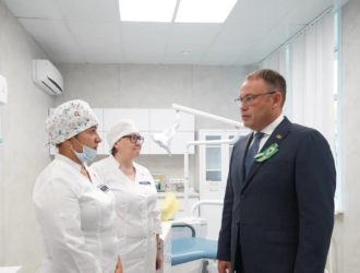 Губернатор Кузбасса посетил отделение Кузбасской стоматологической поликлиники в Березовском