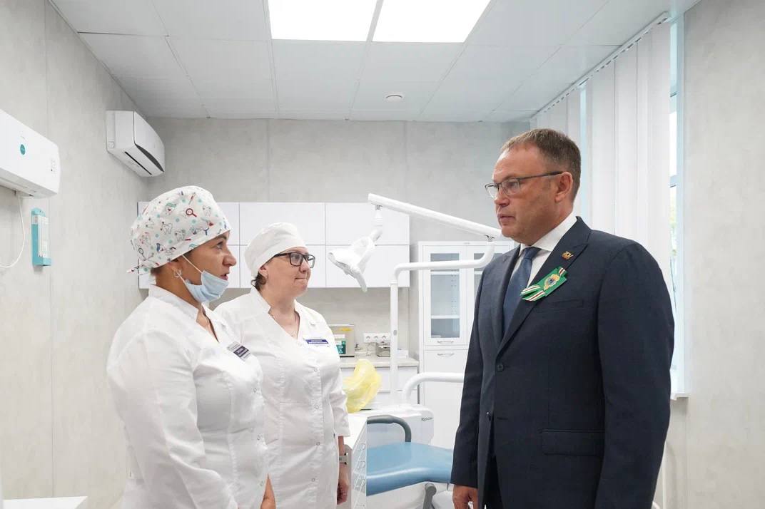 Губернатор Кузбасса посетил отделение Кузбасской стоматологической поликлиники в Березовском