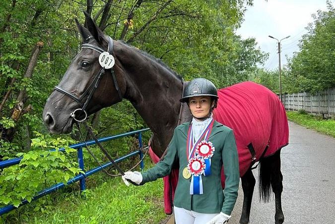 Кузбасская спортсменка завоевала золото всероссийских соревнований по выездке