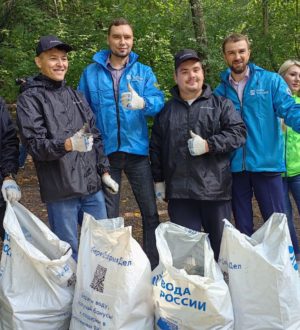 Эковолонтеры очистили берег Томи в Кировском районе Кемерова