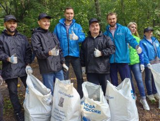 Эковолонтеры очистили берег Томи в Кировском районе Кемерова