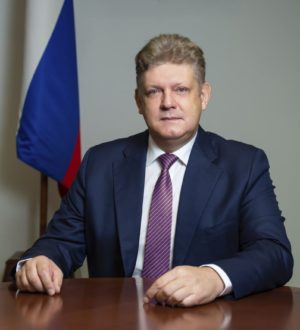 Полномочный представитель президента России в СФО Анатолий Серышев поблагодарил шахтеров за самоотверженный труд