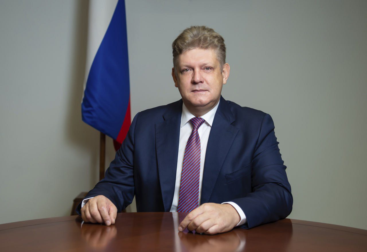 Полномочный представитель президента России в СФО Анатолий Серышев поблагодарил шахтеров за самоотверженный труд