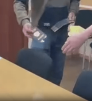 Пойманного с наркотиками кузбассовца не посадили, но гражданства РФ лишили