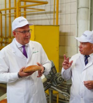 Илья Середюк поздравил крупнейшее хлебобулочное предприятие Кузбасса с юбилеем