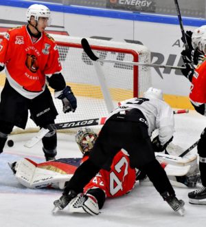 «Кузнецкие Медведи» уступили в Омске челябинцам