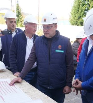 Илья Середюк проинспектировал стройки в Шерегеше