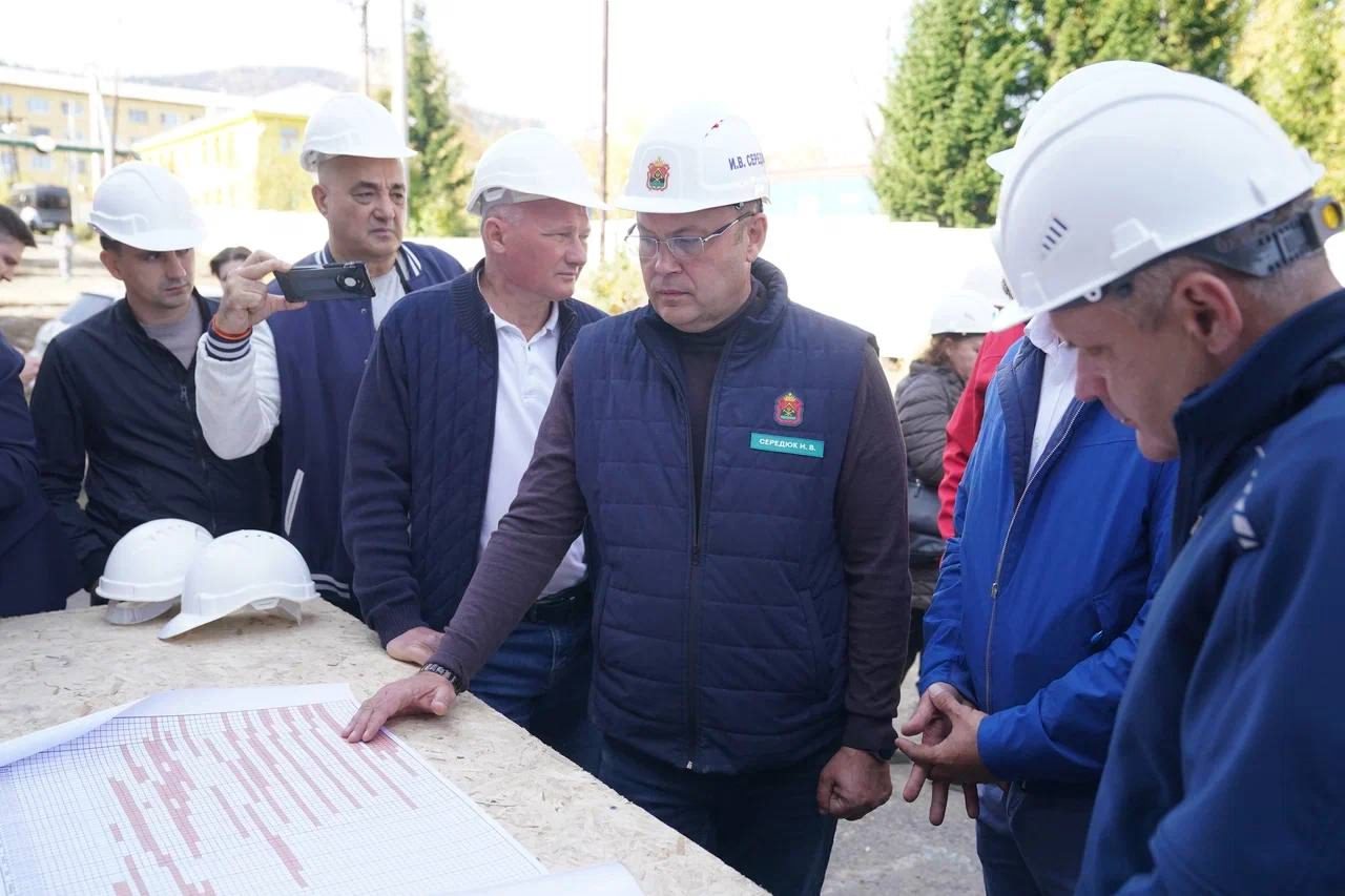 Илья Середюк проинспектировал стройки в Шерегеше