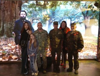 В Кемерове ветераны СВО с семьями посетили выставку картин Ивана Шишкина