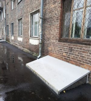 Завершить ремонт тротуара в Новокузнецке мешает дождливая погода