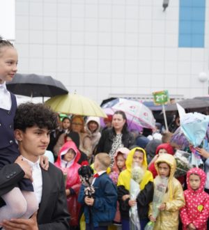 В Кузбассе в первый класс сегодня пошли более 300 тысяч школьников