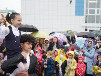 В Кузбассе в первый класс сегодня пошли более 300 тысяч школьников