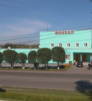 В Киселевске ремонтируют протекающую крышу железнодорожного вокзала